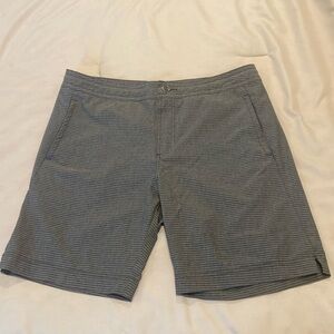 MPG Men’s Lightweight Sports Shorts in Gray Striped Pattern, Size 34